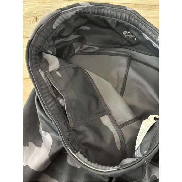 Athleta Dark Camo Contender Tights Size Small - Picture 9 of 13